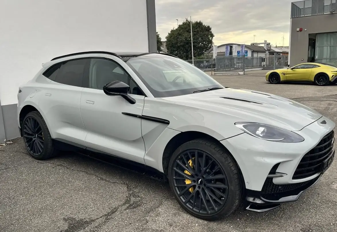 Aston Martin DBX 707 2026, front view — Veyra Cars, Europe. The 2026 Aston Martin DBX 707 pairs 707 hp with a five-seat cabin, a combination that…