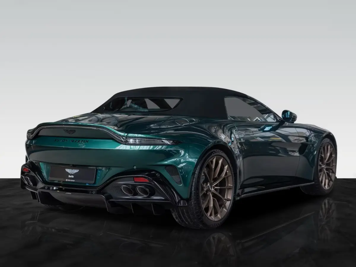 Aston Martin Vantage V8 Spider 2026, rear view — Veyra Cars, Europe. The 2026 Aston Martin Vantage V8 Spider pairs a 665 hp V8 with an open cockpit built for…