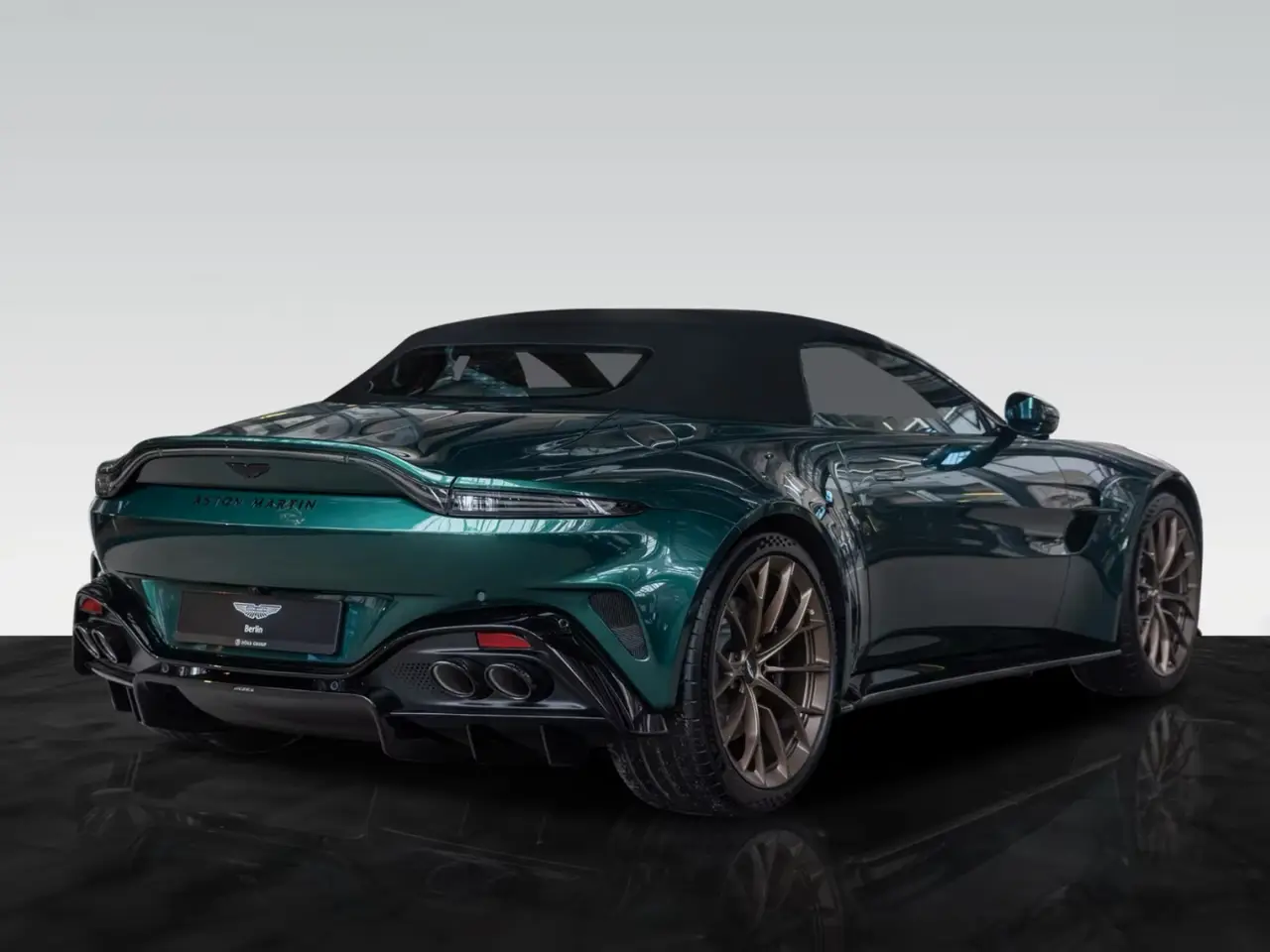 Aston Martin Vantage V8 Spider 2026, rear view — Veyra Cars, Europe. The 2026 Aston Martin Vantage V8 Spider pairs a 665 hp V8 with an open cockpit built for…