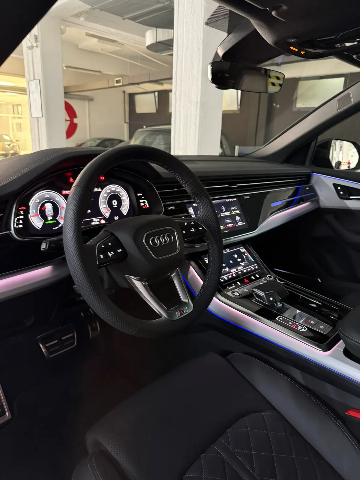 Audi Q8 2025, exterior — Veyra Cars, Europe. The 2025 Audi Q8 pairs a 340 hp drivetrain with a cabin built for five, striking a…