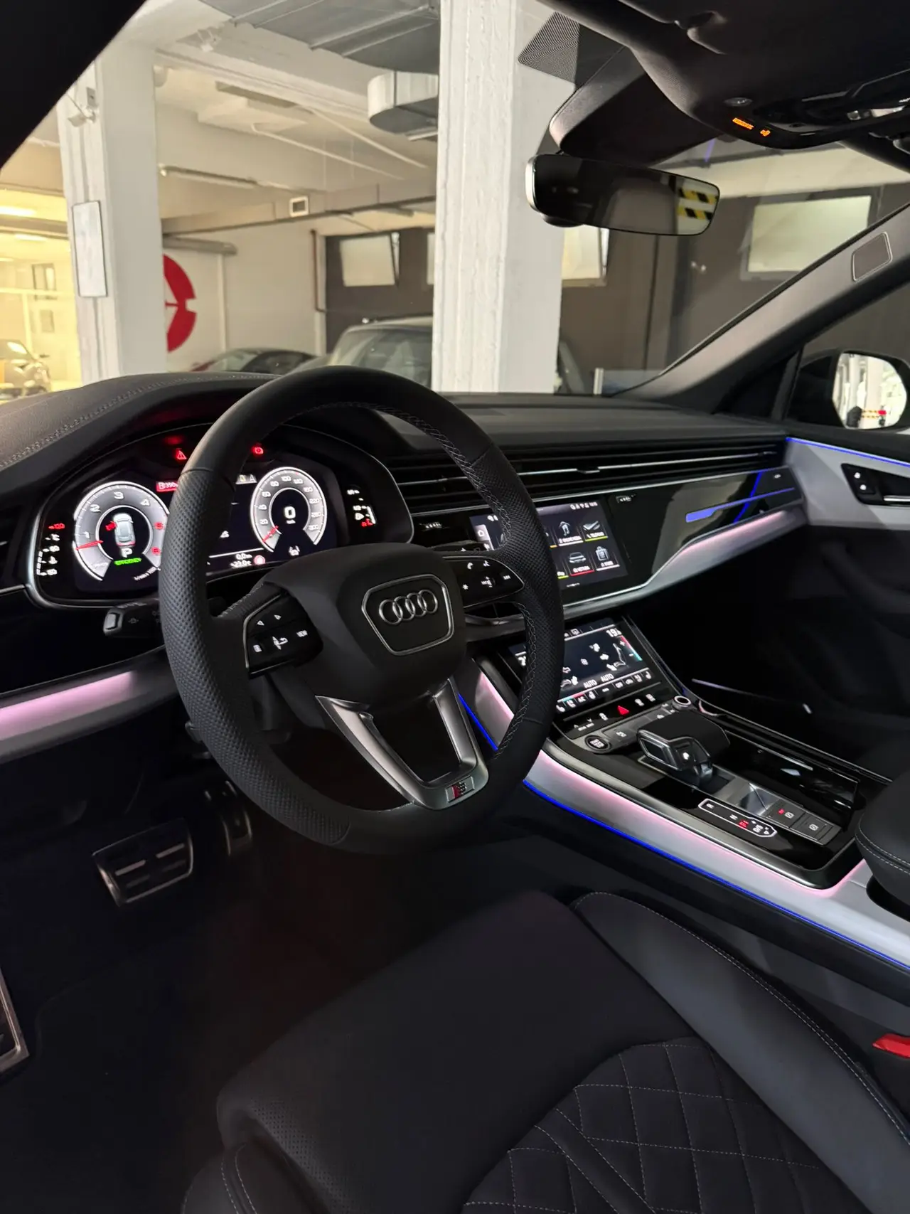 Audi Q8 2025, exterior — Veyra Cars, Europe. The 2025 Audi Q8 pairs a 340 hp drivetrain with a cabin built for five, striking a…