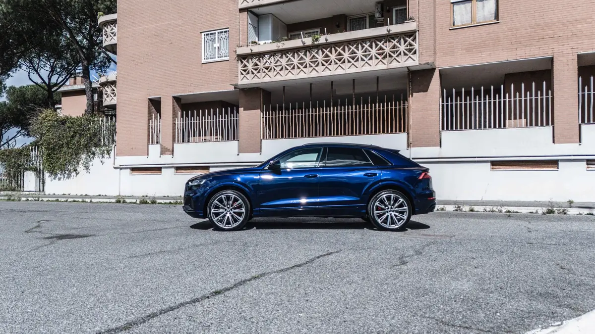 Audi Q8 55 TFSI 2022, front view — Veyra Cars, Europe. The 2022 Audi Q8 55 TFSI is built for travelers who want SUV space without giving up…