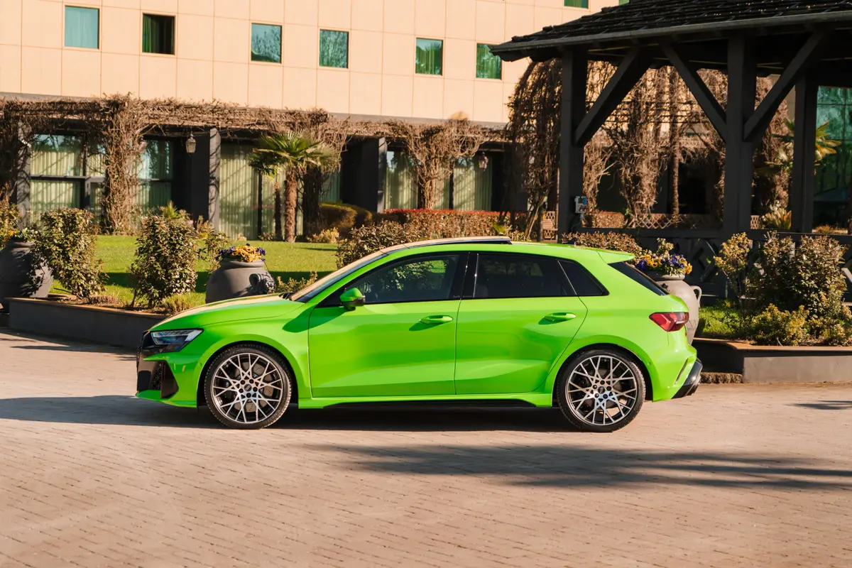 Audi RS3 Restyling 2025, front view — Veyra Cars, Europe. The 2025 Audi RS3 Restyling occupies a specific niche in a performance fleet: compact…