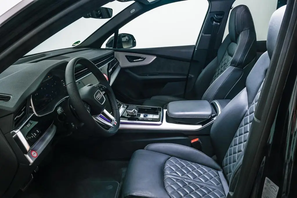 Audi SQ7 2025, dashboard — Veyra Cars, Europe. The 2025 Audi SQ7 pairs a 507 hp drivetrain with genuine seven-seat practicality, a…