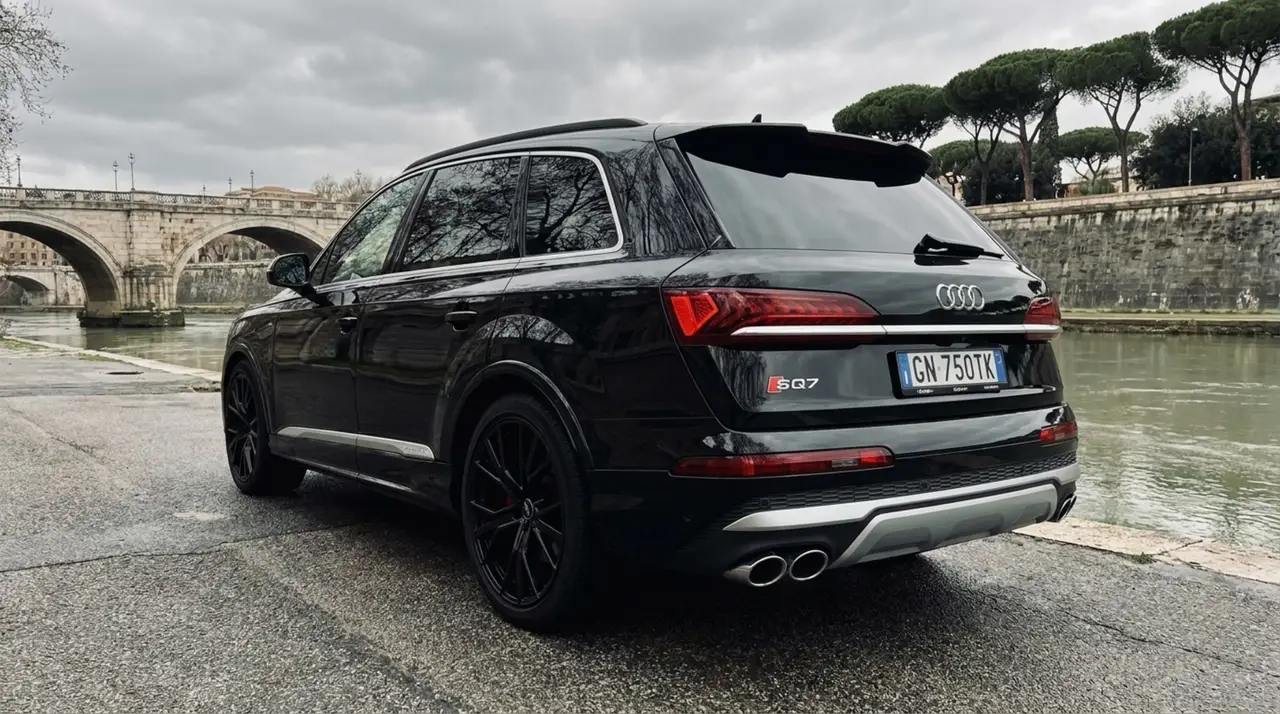 Audi SQ7 7seater 2023, exterior — Veyra Cars, Europe. The 2023 Audi SQ7 pairs a 530 hp drivetrain with seven seats, a combination that suits…