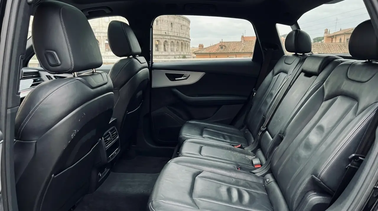Audi SQ7 7seater 2023, interior — Veyra Cars, Europe. The 2023 Audi SQ7 pairs a 530 hp drivetrain with seven seats, a combination that suits…