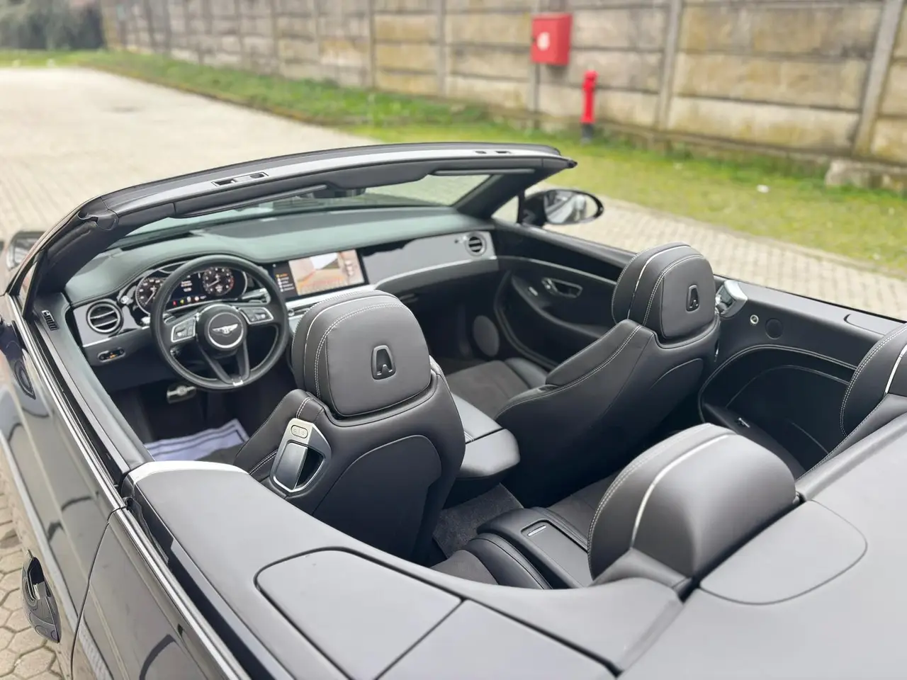 Bentley Continental GTC S V8 2025, side profile — Veyra Cars, Europe. The 2025 Bentley Continental GTC S V8 pairs 550 hp with the composure that has always set…
