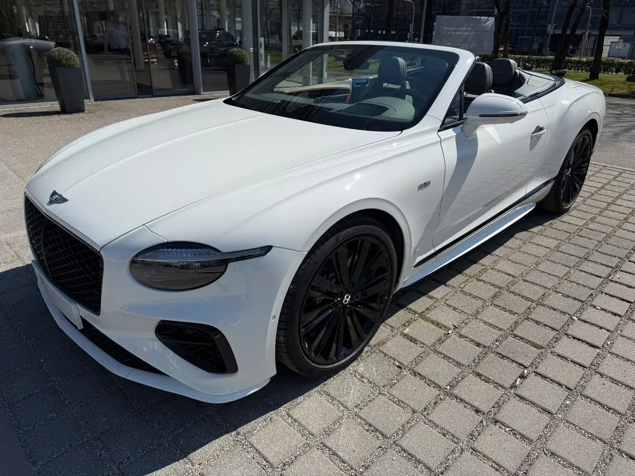 Bentley Continental GTC Speed 2025, dashboard — Veyra Cars, Europe. The 2025 Bentley Continental GTC Speed is a four-seat grand tourer built for open-air…