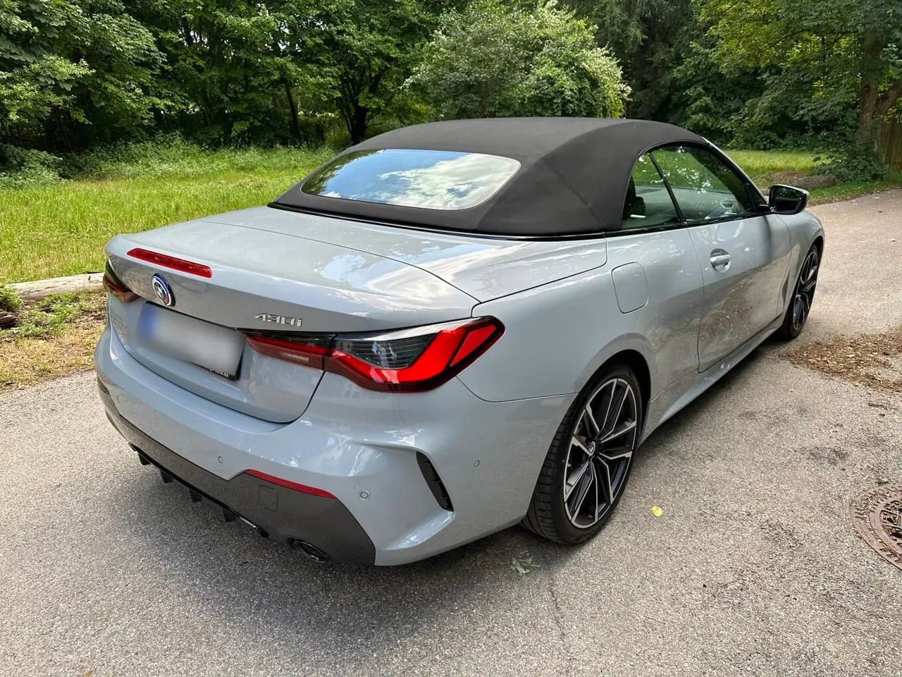 BMW 430i Cabrio 2023, front view — Veyra Cars, Europe. The 2023 BMW 430i Cabrio pairs 245 hp with a folding roof, giving four seats and a…