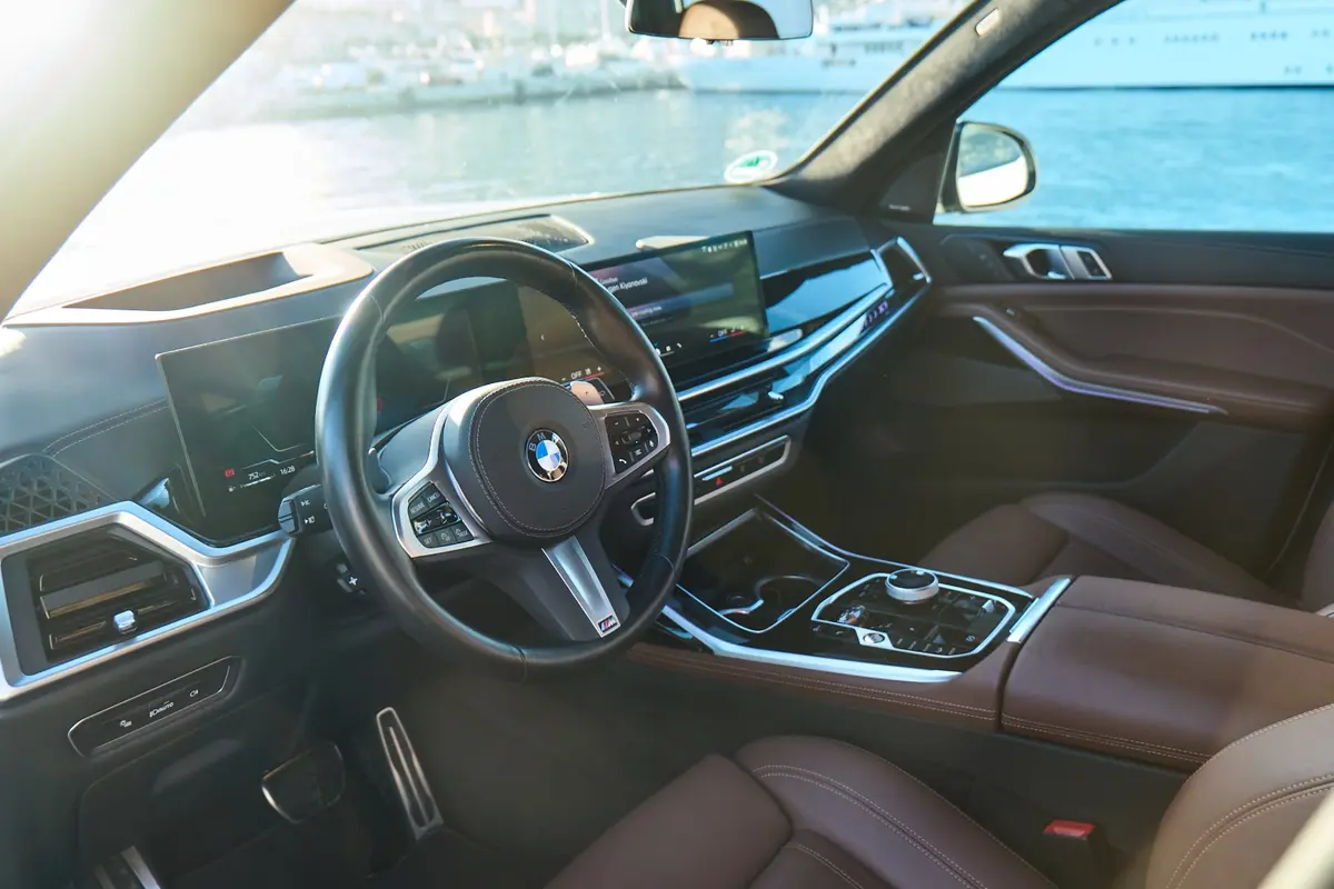 BMW X7 40d M 2024, interior — Veyra Cars, Europe. The 2024 BMW X7 40d M carries its size with control rather than bulk. 352 hp is delivered…