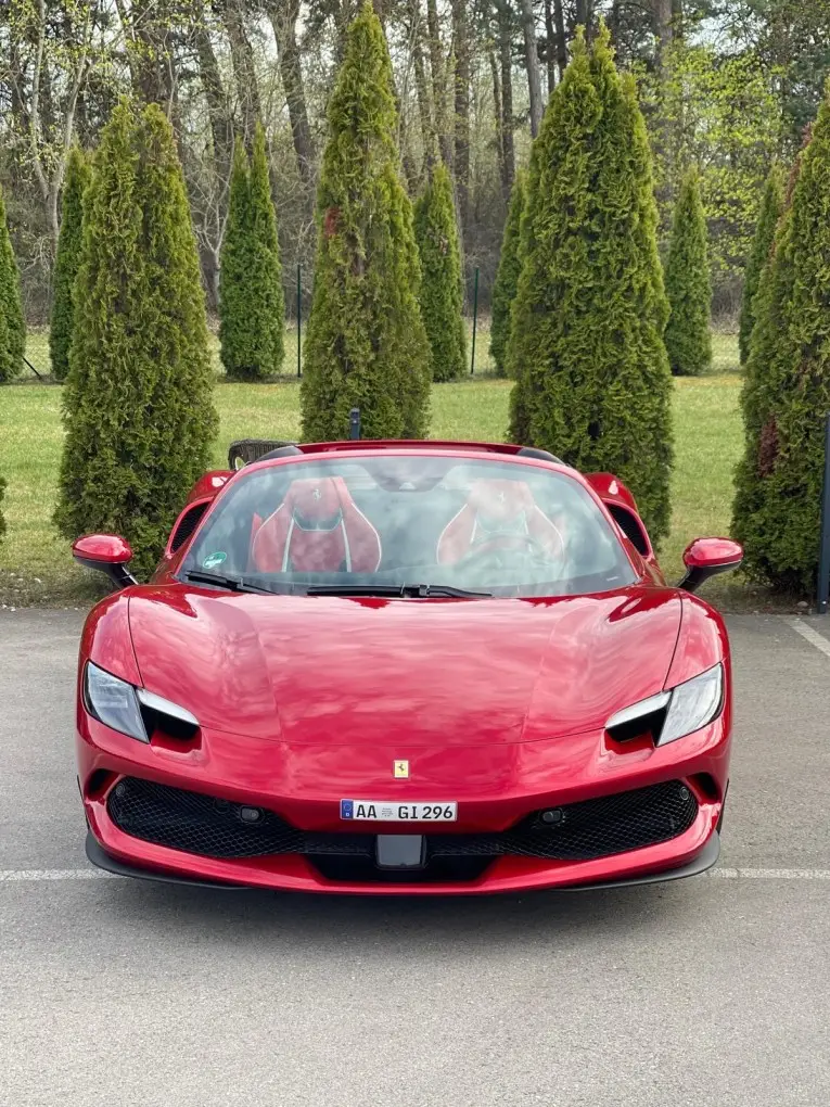 Ferrari 296 GTS Spider 2025, front view — Veyra Cars, Europe. The 2025 Ferrari 296 GTS Spider pairs 819 hp with a two-seat cockpit and a retractable…