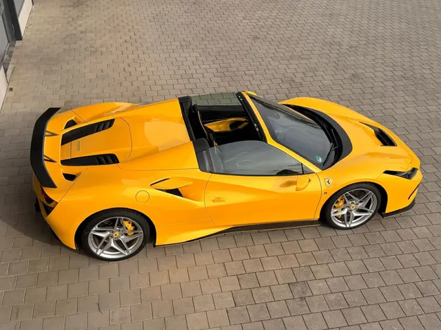 Ferrari F8 SPIDER 2023 — Veyra Cars, Europe