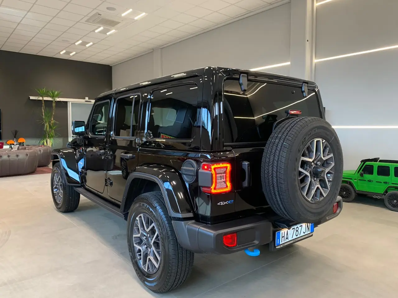 Jeep Wrangler 2025, exterior — Veyra Cars, Europe. The 2025 Jeep Wrangler brings a different register to a fleet otherwise dominated by…