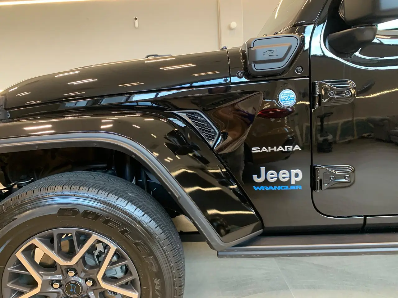 Jeep Wrangler 2025, rear view — Veyra Cars, Europe. The 2025 Jeep Wrangler brings a different register to a fleet otherwise dominated by…