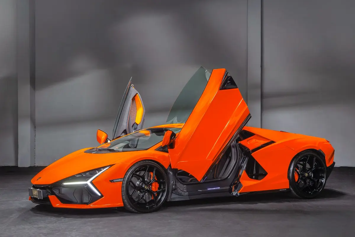 Lamborghini Revuelto 2026, exterior — Veyra Cars, Europe. The Lamborghini Revuelto sits at the top of Veyra Cars' fleet for a reason: 1015 hp…