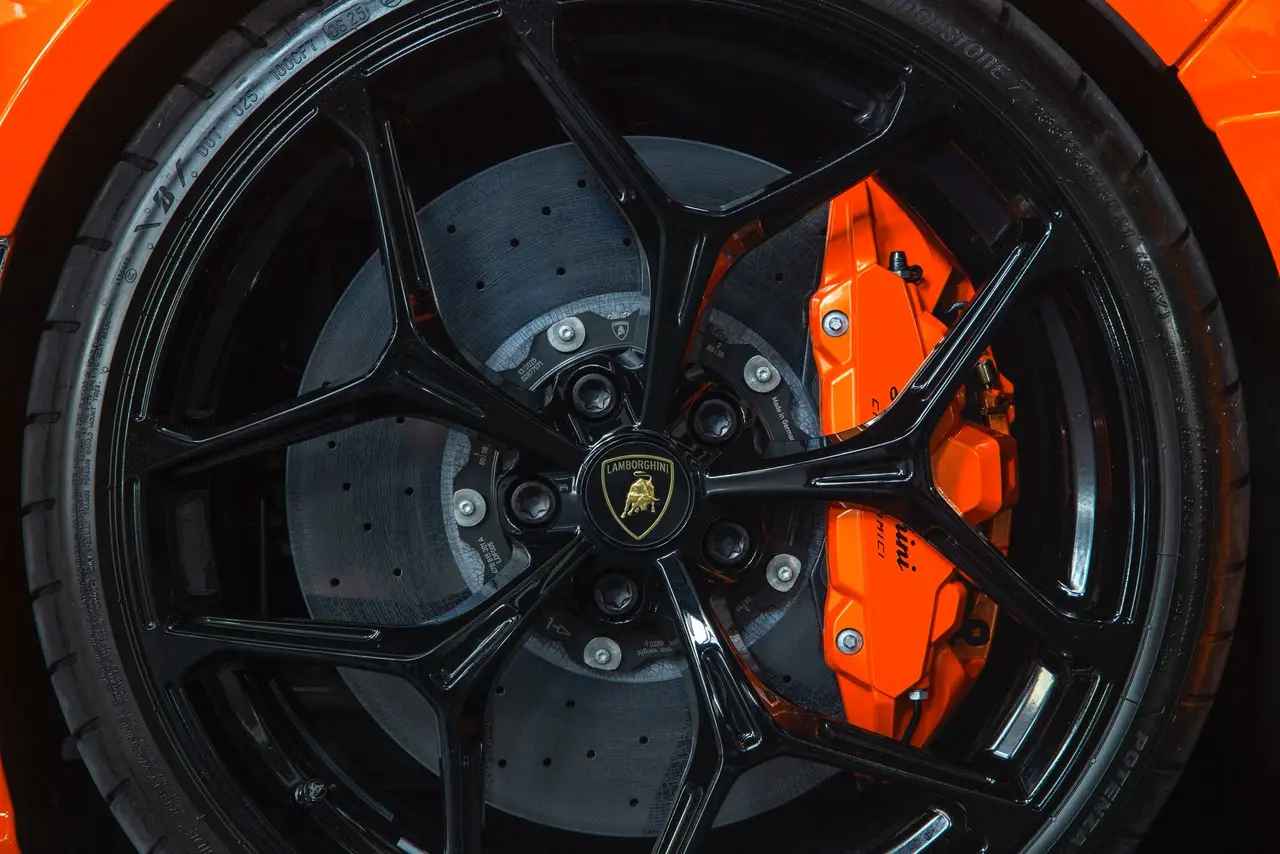 Lamborghini Revuelto 2026, exterior — Veyra Cars, Europe. The Lamborghini Revuelto sits at the top of Veyra Cars' fleet for a reason: 1015 hp…