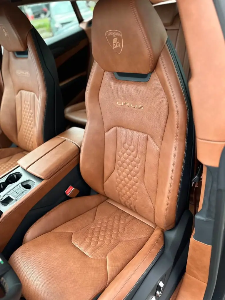 Lamborghini Urus S 2023, dashboard — Veyra Cars, Europe. The Lamborghini Urus S pairs a 657 hp V8 with five-seat practicality, a combination few…