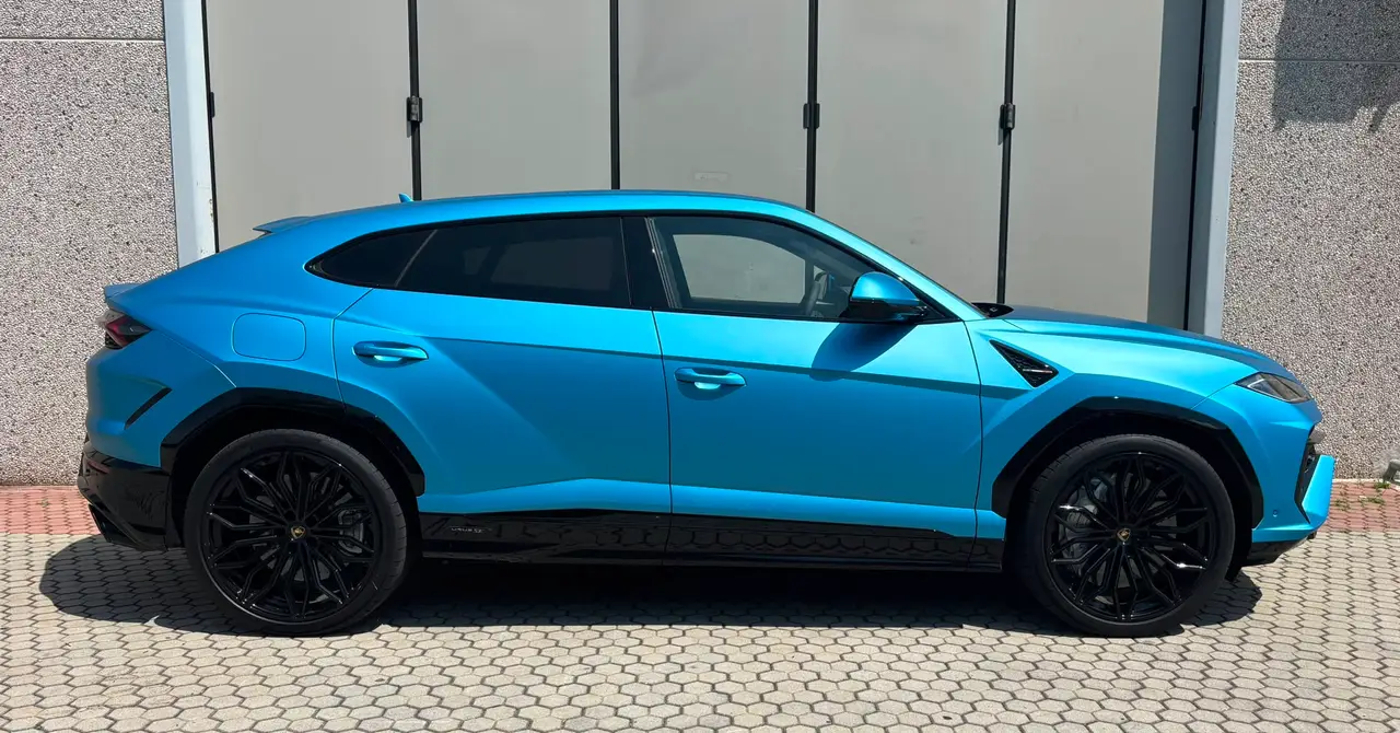 Lamborghini Urus SE 2025, exterior — Veyra Cars, Europe. The 2025 Lamborghini Urus SE brings 800 hp and five-seat practicality together in a way…
