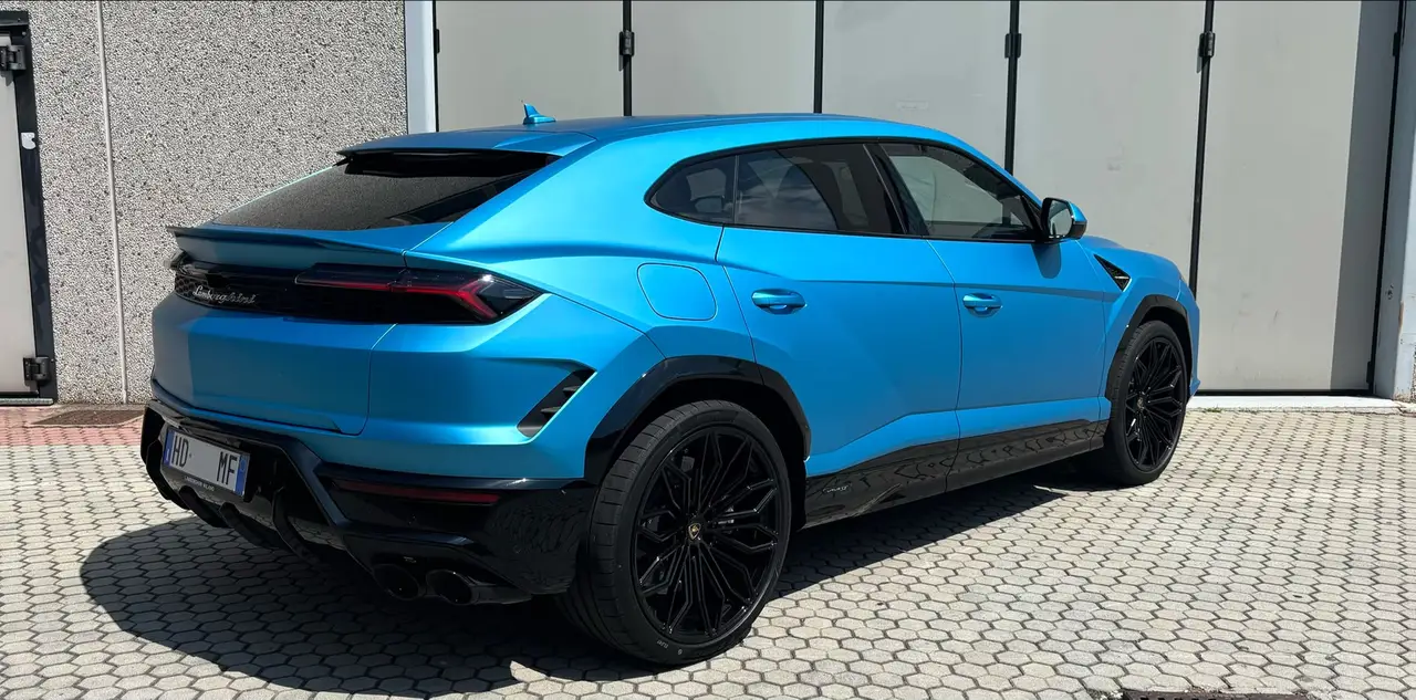 Lamborghini Urus SE 2025, front view — Veyra Cars, Europe. The 2025 Lamborghini Urus SE brings 800 hp and five-seat practicality together in a way…