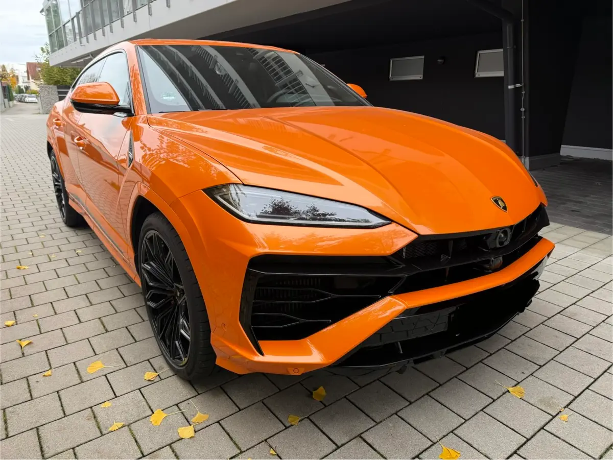 Lamborghini URUS SE 2025, rear view — Veyra Cars, Europe. The 2025 Lamborghini URUS SE brings 800 hp to a body style built for five, which changes…