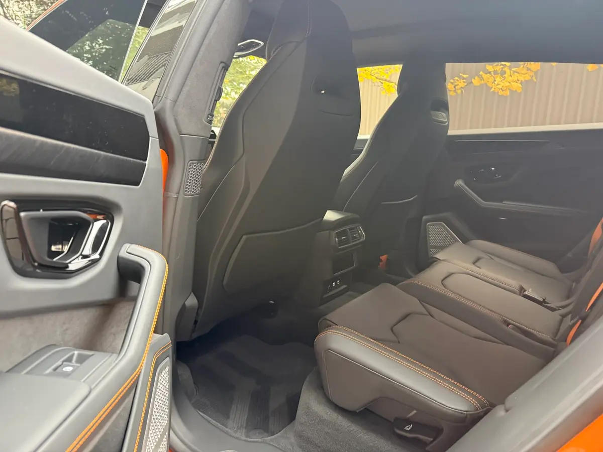 Lamborghini URUS SE 2025, dashboard — Veyra Cars, Europe. The 2025 Lamborghini URUS SE brings 800 hp to a body style built for five, which changes…