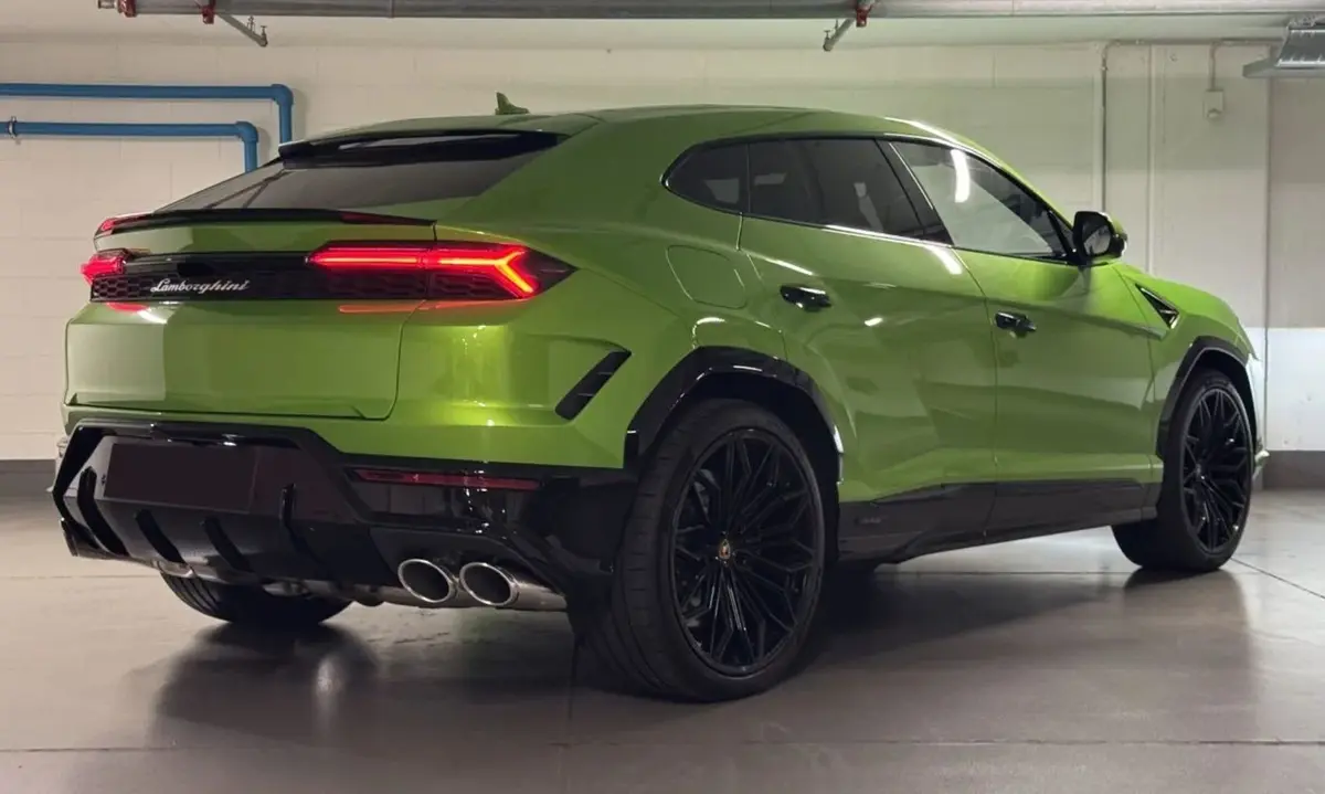 Lamborghini Urus SE 2026, front view — Veyra Cars, Europe. The 2026 Lamborghini Urus SE carries 800 hp into a five-seat SUV body, a combination that…