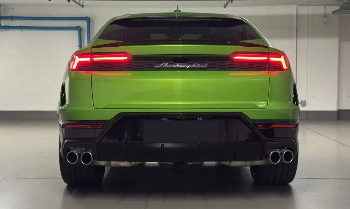 Lamborghini Urus SE 2026, rear view — Veyra Cars, Europe. The 2026 Lamborghini Urus SE carries 800 hp into a five-seat SUV body, a combination that…