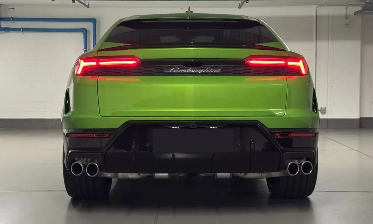 Lamborghini Urus SE 2026, rear view — Veyra Cars, Europe. The 2026 Lamborghini Urus SE carries 800 hp into a five-seat SUV body, a combination that…