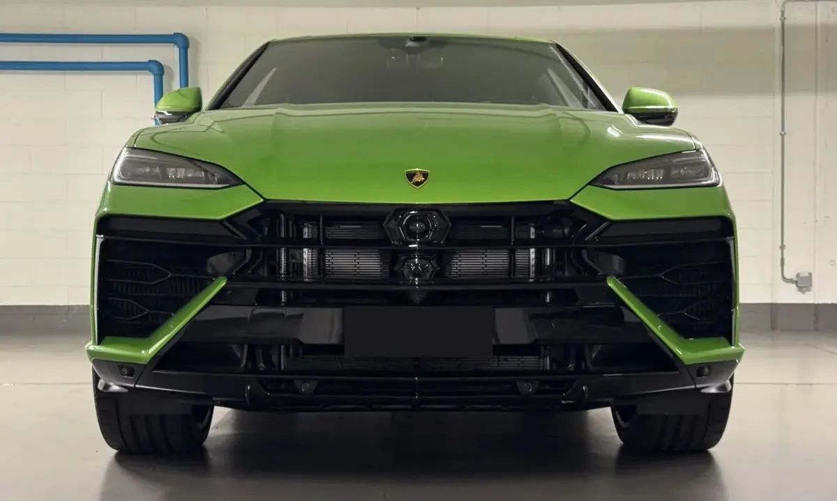 Lamborghini Urus SE 2026, interior — Veyra Cars, Europe. The 2026 Lamborghini Urus SE carries 800 hp into a five-seat SUV body, a combination that…