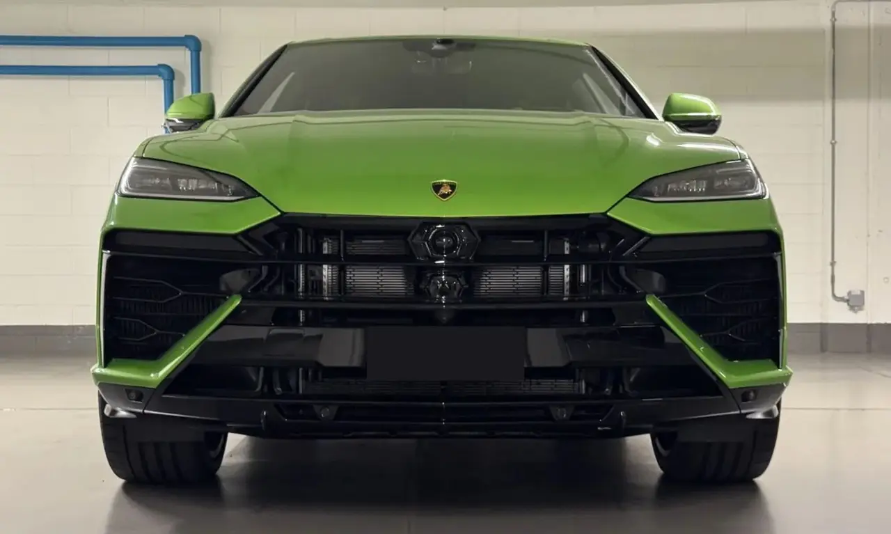 Lamborghini Urus SE 2026, interior — Veyra Cars, Europe. The 2026 Lamborghini Urus SE carries 800 hp into a five-seat SUV body, a combination that…