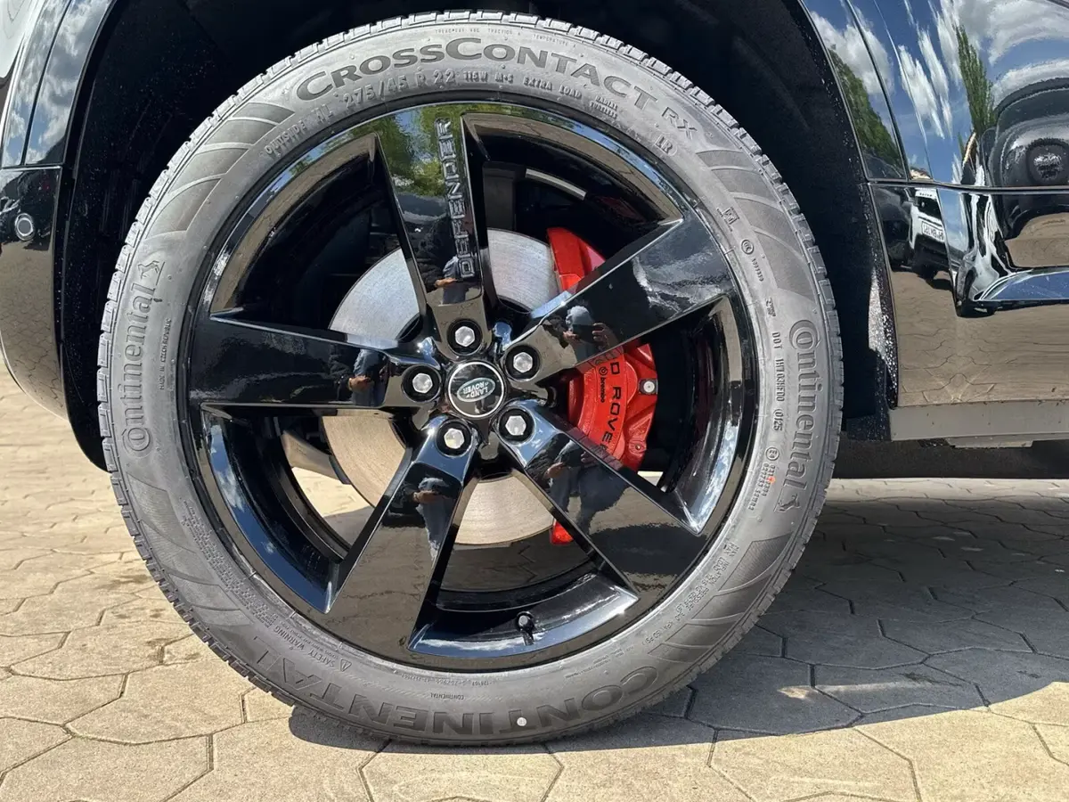 Land Rover Defender 2024, exterior — Veyra Cars, Europe. The 2024 Land Rover Defender pairs a 400 hp drivetrain with genuine seven-seat capacity,…