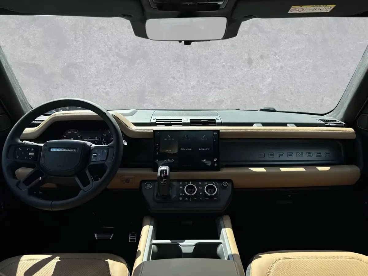 Land Rover Defender 2024, rear view — Veyra Cars, Europe. The 2024 Land Rover Defender pairs a 400 hp drivetrain with genuine seven-seat capacity,…