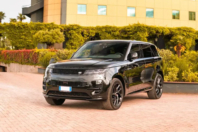 Land Rover Range Rover Sport Dynamic SE 2025 — Veyra Cars, Europe