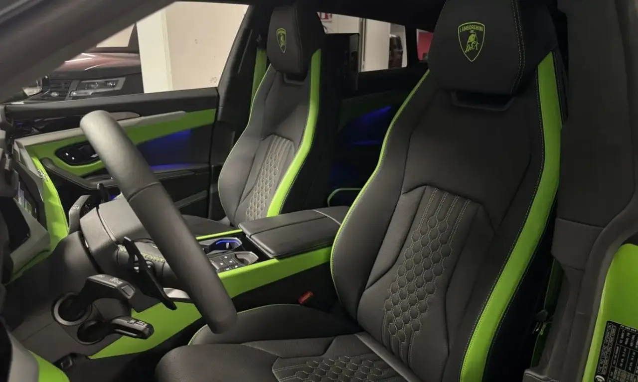 Land Rover Range Rover Sport Dynamic SE 2025, interior — Veyra Cars, Europe. The 2025 Range Rover Sport Dynamic SE pairs 360 hp with the composed, slightly raised…