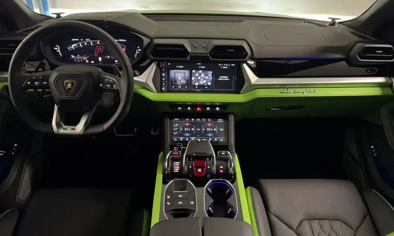 Land Rover Range Rover Sport Dynamic SE 2025, dashboard — Veyra Cars, Europe. The 2025 Range Rover Sport Dynamic SE pairs 360 hp with the composed, slightly raised…