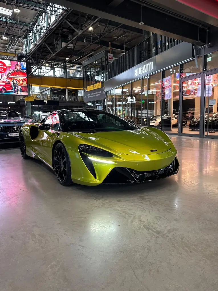 McLaren Artura Spider 2024, front view — Veyra Cars, Europe. The McLaren Artura Spider pairs a folding hard-top with the low, wide stance the marque…