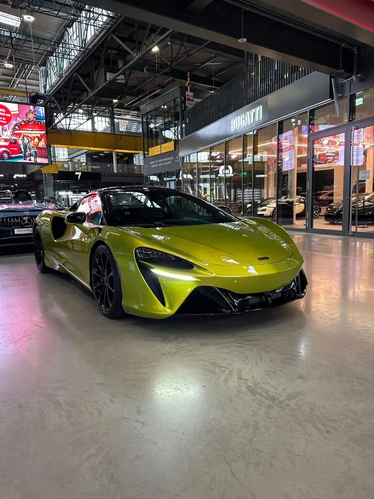 McLaren Artura Spider 2024, front view — Veyra Cars, Europe. The McLaren Artura Spider pairs a folding hard-top with the low, wide stance the marque…