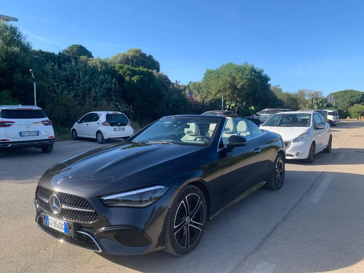 Mercedes Benz CLE Cabrio 2025 — Veyra Cars, Europa. La Mercedes-Benz CLE Cabrio 2025 porta in dote 258 cavalli e quattro posti veri, una…
