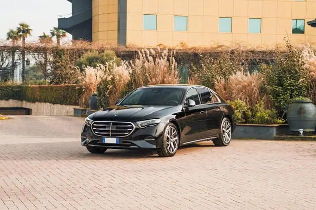 Mercedes Benz E-klasse 220d Premium Plus 2026 — Veyra Cars, Europe