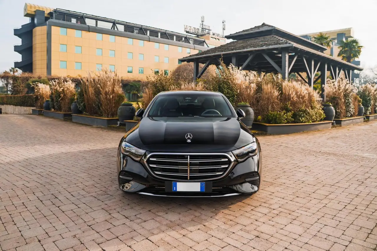 Mercedes Benz E-klasse 220d Premium Plus 2026, front view — Veyra Cars, Europe. The 2026 Mercedes-Benz E-Klasse 220d Premium Plus is built for drivers who value…