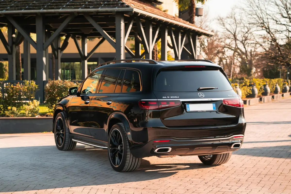 Mercedes Benz GLS-klasse 350 D Exclusive 7 Posti 2025, exterior — Veyra Cars, Europe. The GLS-Klasse 350 d Exclusive is built for occasions where space and composure matter as…