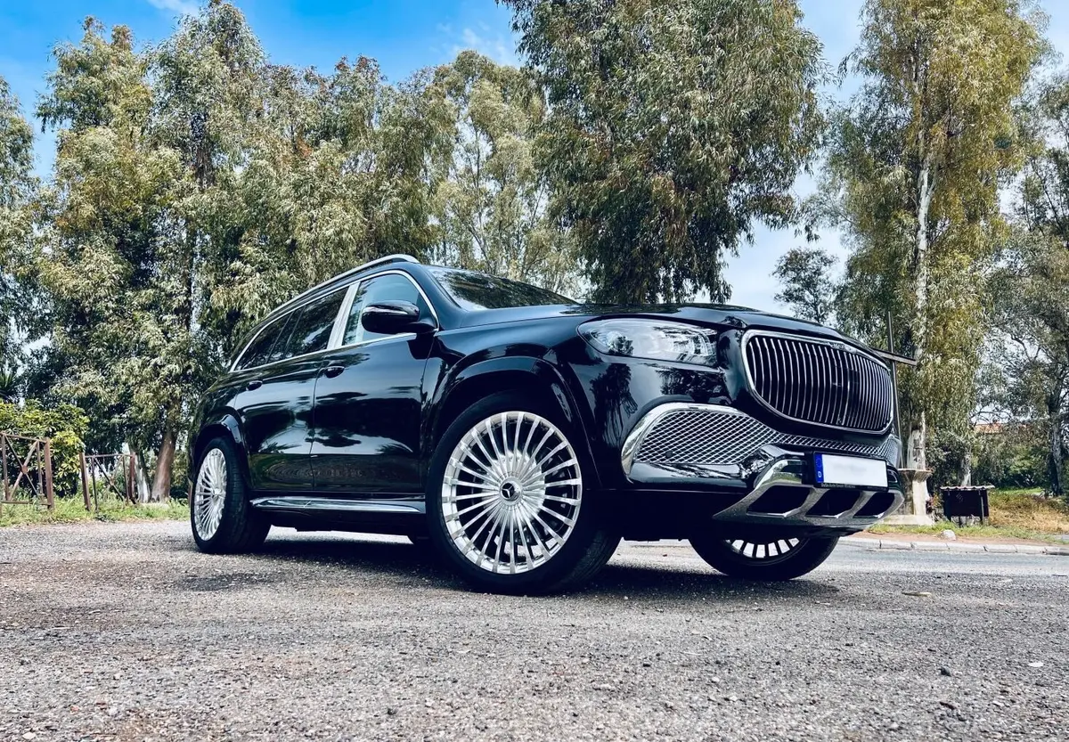 Mercedes Benz GLS Maybach 2022, esterno — Veyra Cars, Europa. La Mercedes-Benz GLS Maybach unisce l'ingombro e la sicurezza di un SUV a quattro posti…