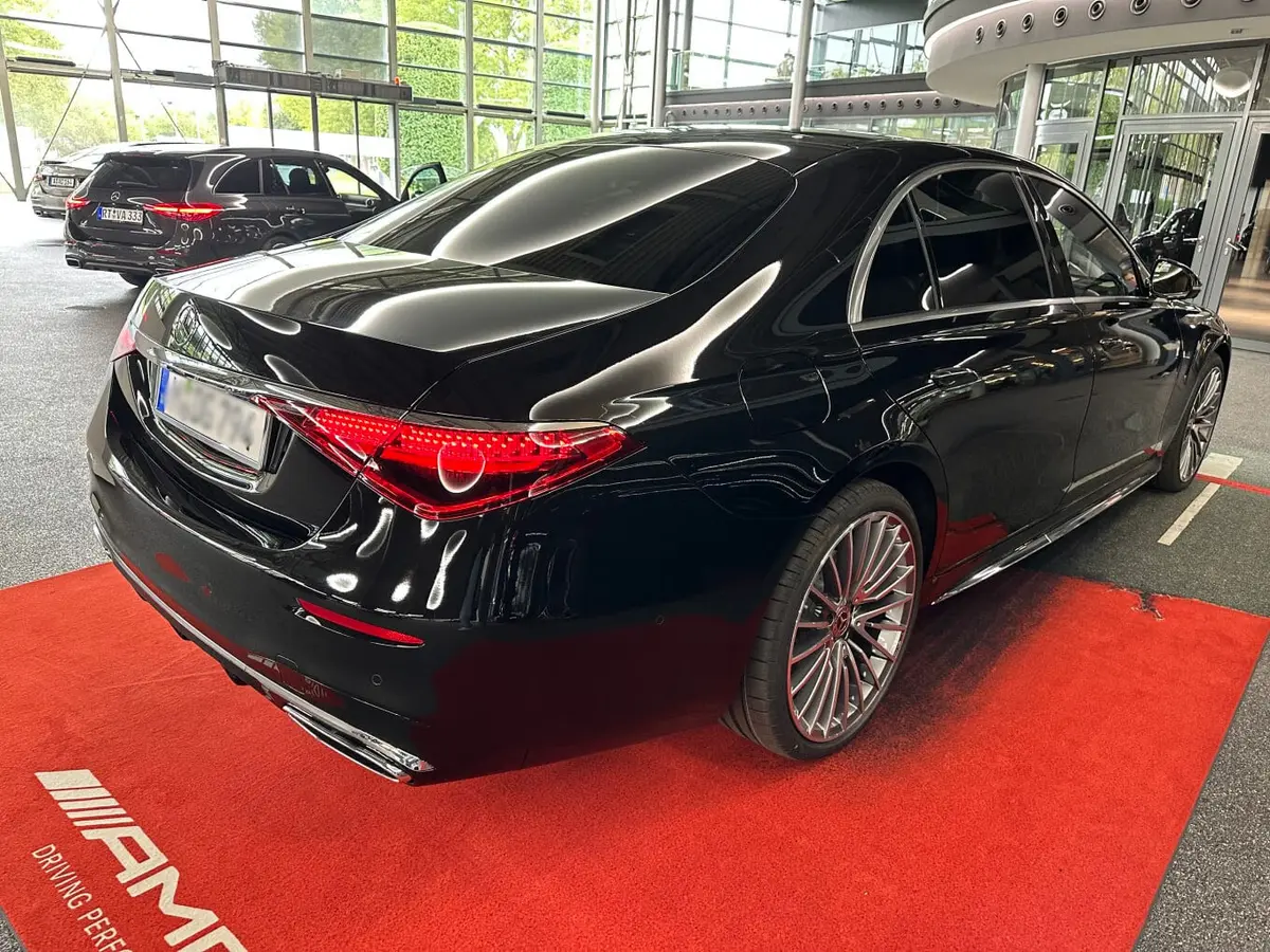 Mercedes Benz S-klasse S400 Long 4-Matic 2023, exterior — Veyra Cars, Europe. The S-Klasse S400 Long 4-Matic is the long-wheelbase version of Mercedes-Benz's flagship…