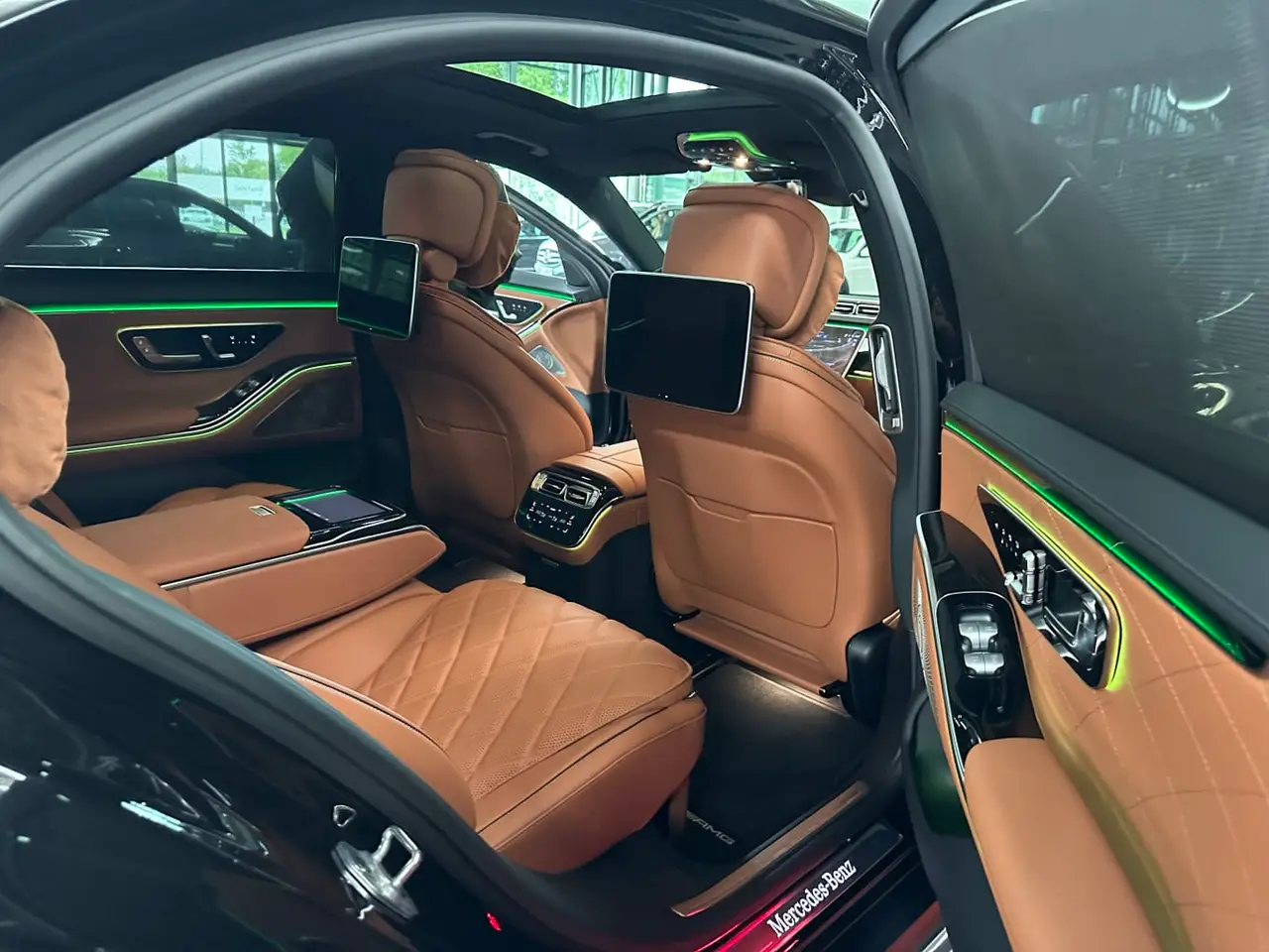 Mercedes Benz S-klasse S400 Long 4-Matic 2023, dashboard — Veyra Cars, Europe. The S-Klasse S400 Long 4-Matic is the long-wheelbase version of Mercedes-Benz's flagship…