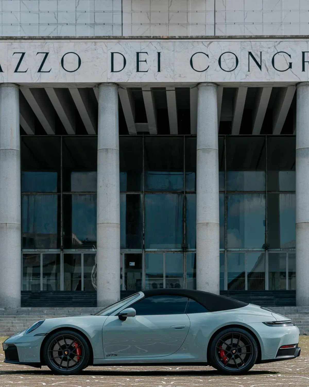 Porsche Carrera Spyder 992,2 GTS 2025, front view — Veyra Cars, Europe. The 2025 Porsche Carrera Spyder 992.2 GTS pairs 541 hp with the four-seat practicality…