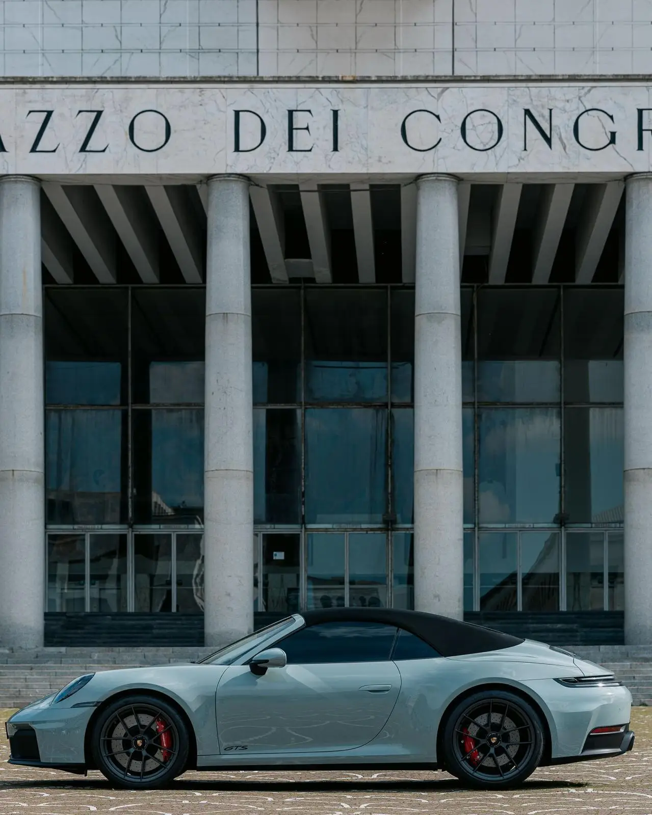 Porsche Carrera Spyder 992,2 GTS 2025, front view — Veyra Cars, Europe. The 2025 Porsche Carrera Spyder 992.2 GTS pairs 541 hp with the four-seat practicality…