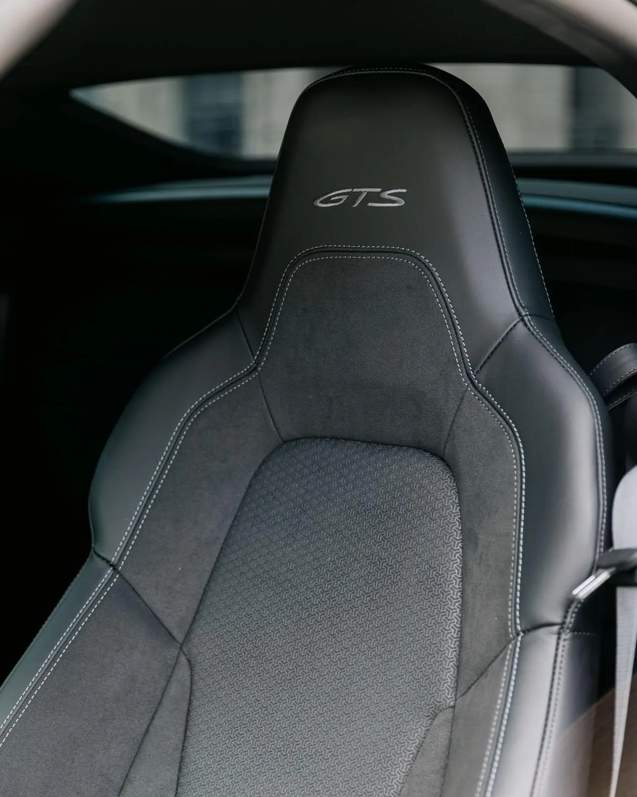Porsche Carrera Spyder 992,2 GTS 2025, interior — Veyra Cars, Europe. The 2025 Porsche Carrera Spyder 992.2 GTS pairs 541 hp with the four-seat practicality…