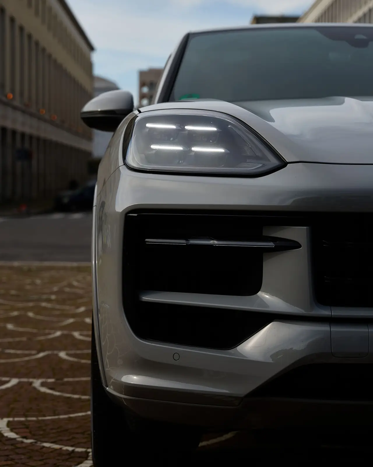 Porsche Cayenne 2025, rear view — Veyra Cars, Europe. The 2025 Porsche Cayenne sits at the practical end of the performance SUV category: 353…