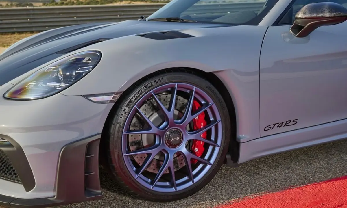 Porsche GT4 RS 2024, front view — Veyra Cars, Europe. The Porsche GT4 RS is built for drivers who want the car to do the talking. With 500 hp…