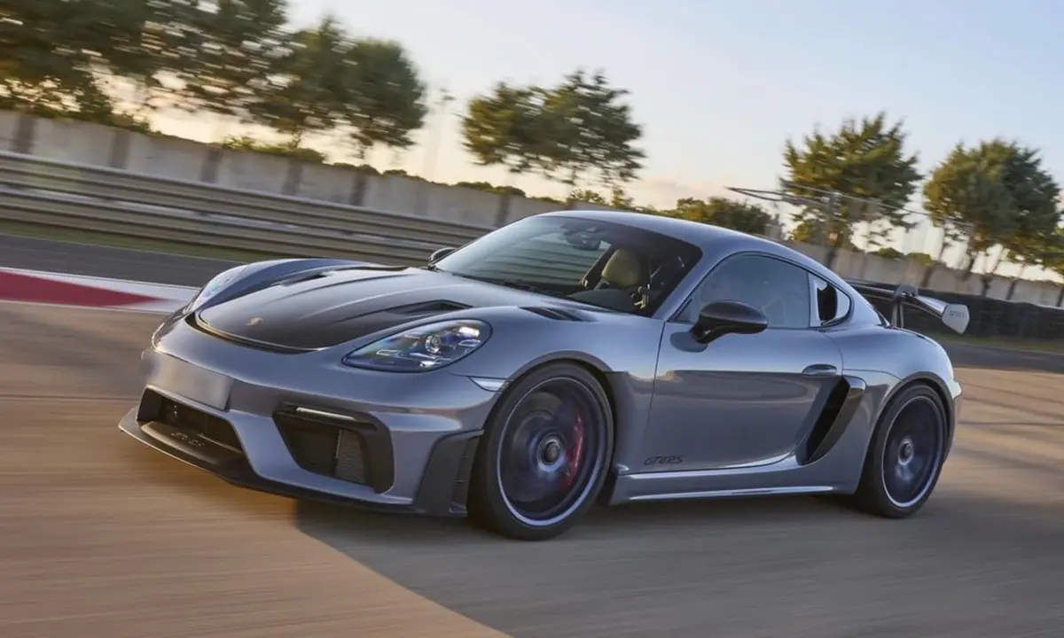 Porsche GT4 RS 2024, rear view — Veyra Cars, Europe. The Porsche GT4 RS is built for drivers who want the car to do the talking. With 500 hp…